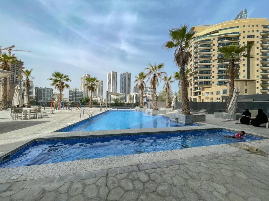 Cozy Studio In Sparkle Tower Jbr By Suiteable دبي المظهر الخارجي الصورة