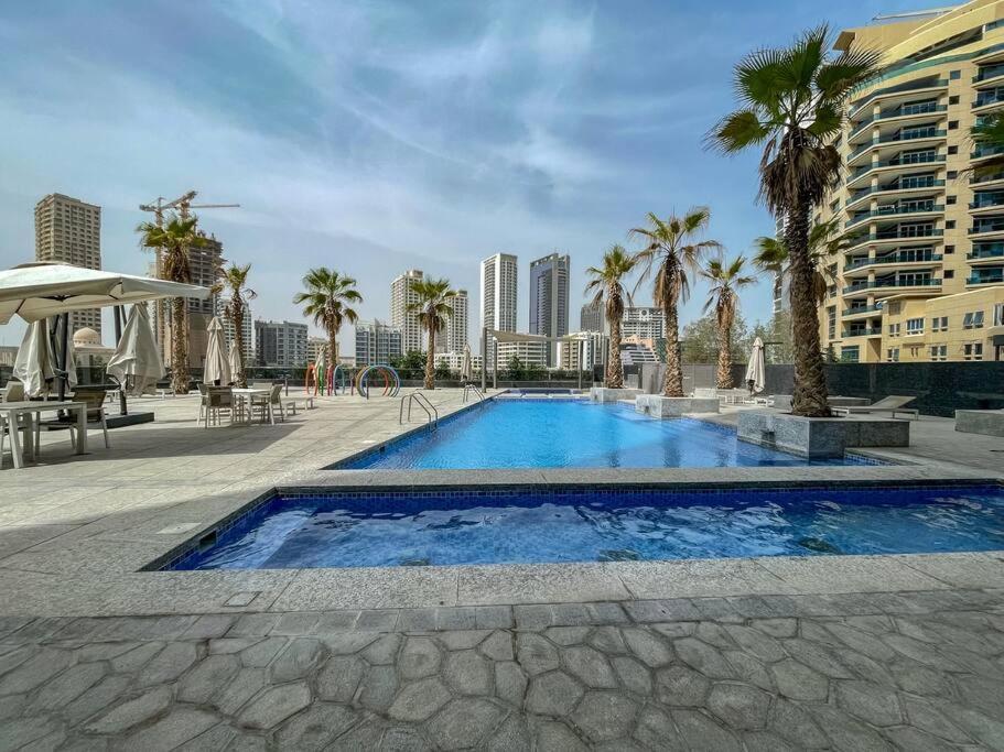 Cozy Studio In Sparkle Tower Jbr By Suiteable دبي المظهر الخارجي الصورة
