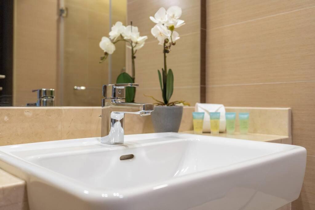 Cozy Studio In Sparkle Tower Jbr By Suiteable دبي المظهر الخارجي الصورة