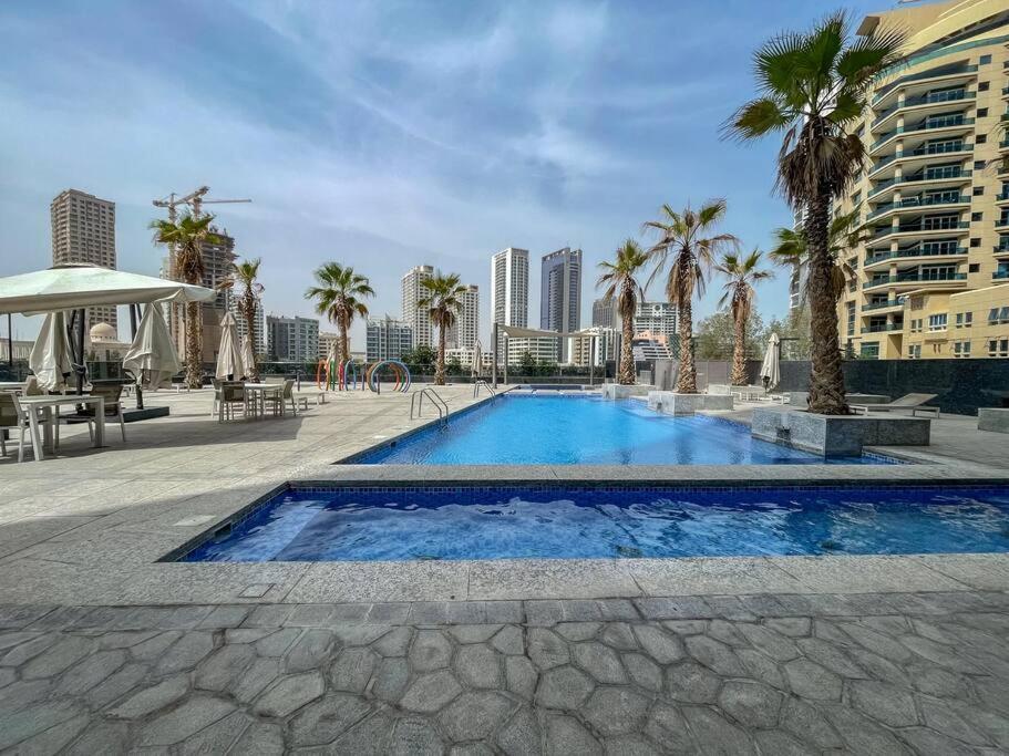 Cozy Studio In Sparkle Tower Jbr By Suiteable دبي المظهر الخارجي الصورة